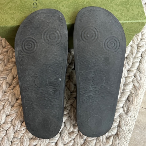 Gucci Rubber GG Slide - Picture 4 of 6